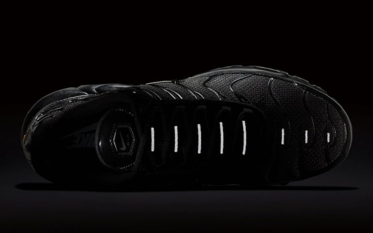 Nike Air Max Plus Triple Black 604133-050 - Sneaker Bar Detroit
