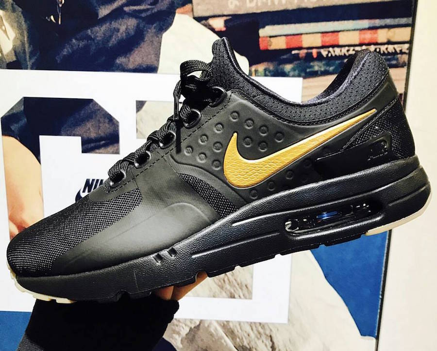 new black and gold nikes