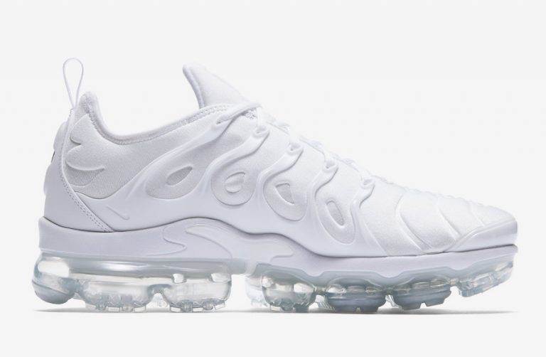 white nike vapormax plus