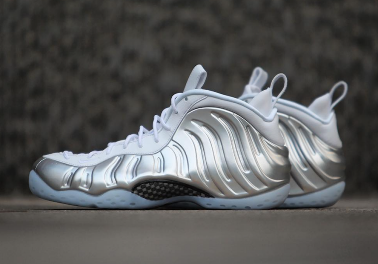 Nike Air Foamposite One Chrome Silver AA3963-100 - Sneaker Bar Detroit