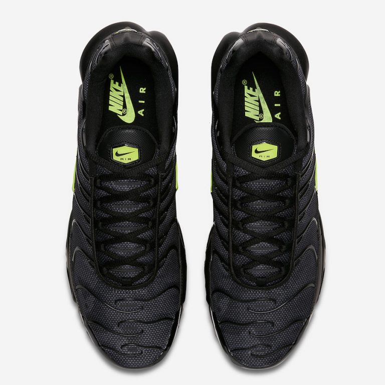 air max plus volt black