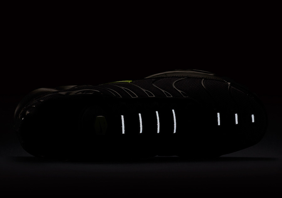 Nike Air Max Plus Volt Glow AJ2013-001