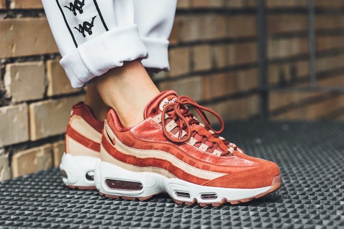 peach air max plus