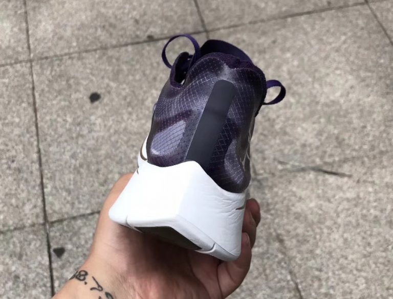 gyakusou zoom fly sneaker