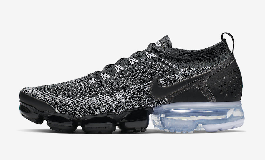 black and white vapormax 2.0