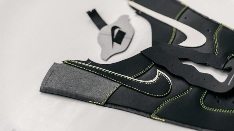 nike flyleather shoes