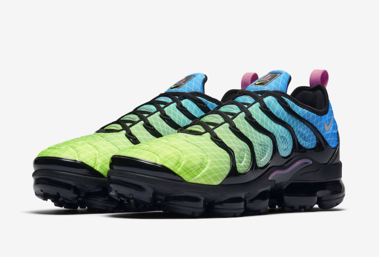 dark green vapormax plus