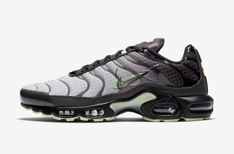 air max plus black and lime green