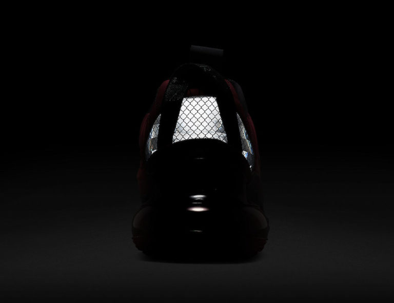 720 818 black and red