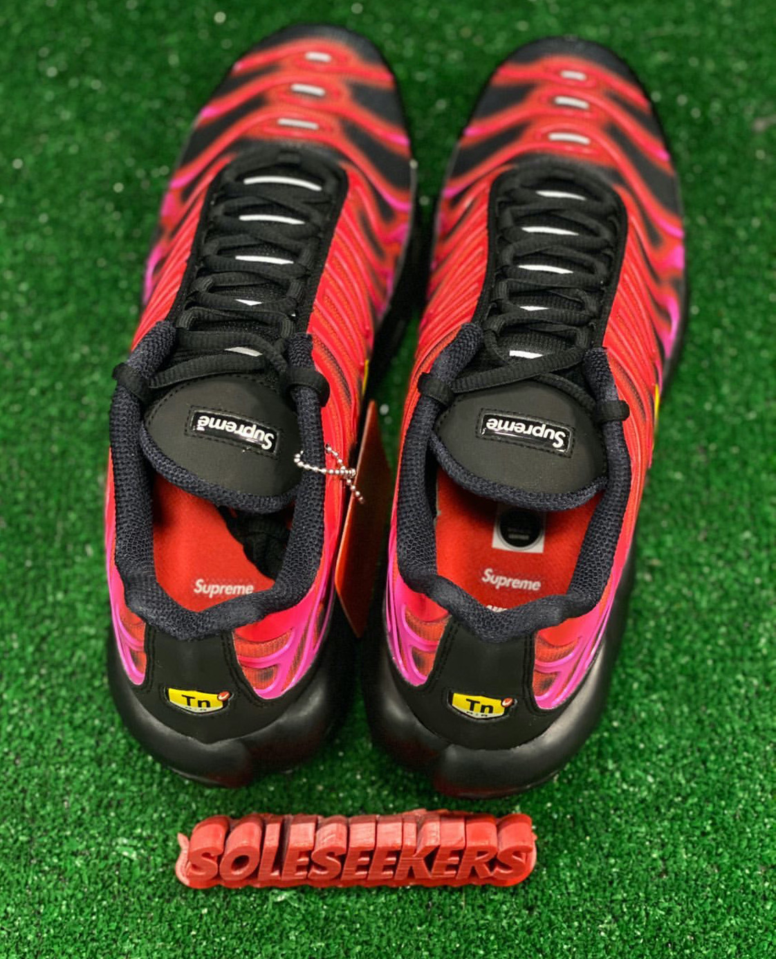 red and black tns