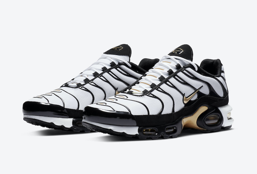 white and gold nike air max plus