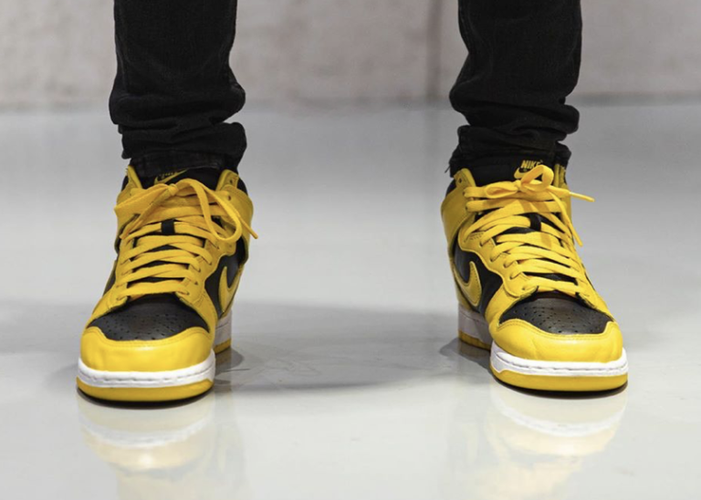maize dunks on feet
