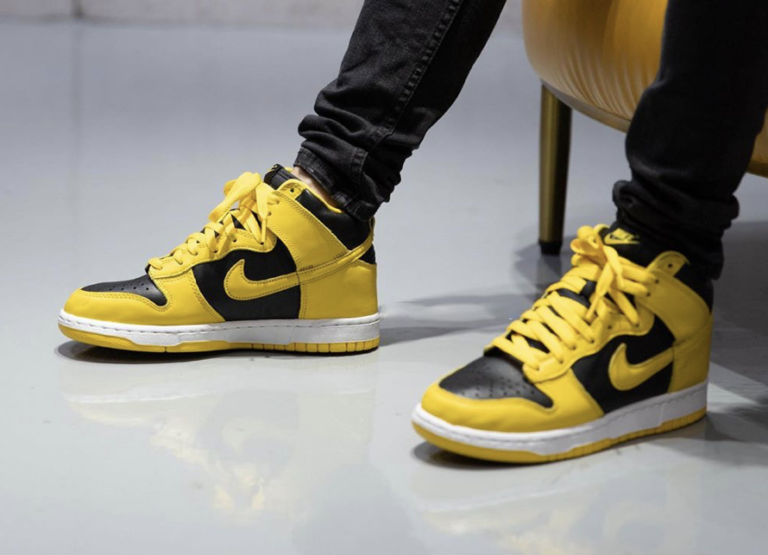 dunk varsity maize stockx
