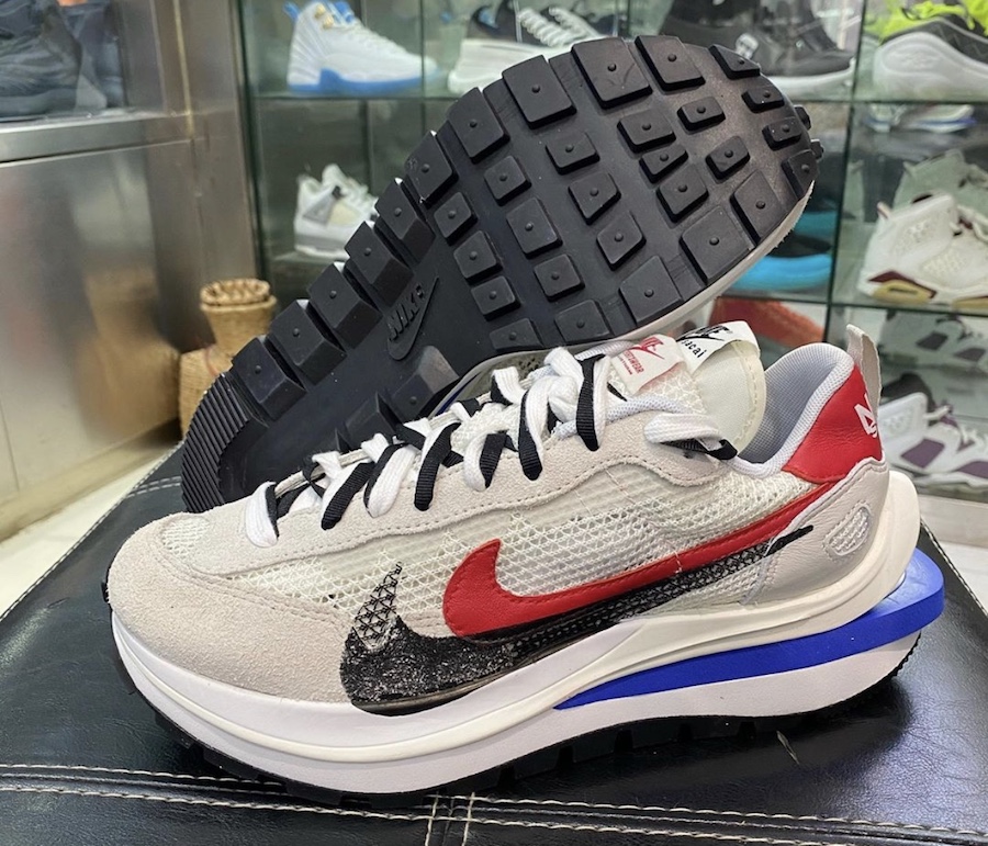 Nike sacai Vaporwaffle Royal Fuchsia