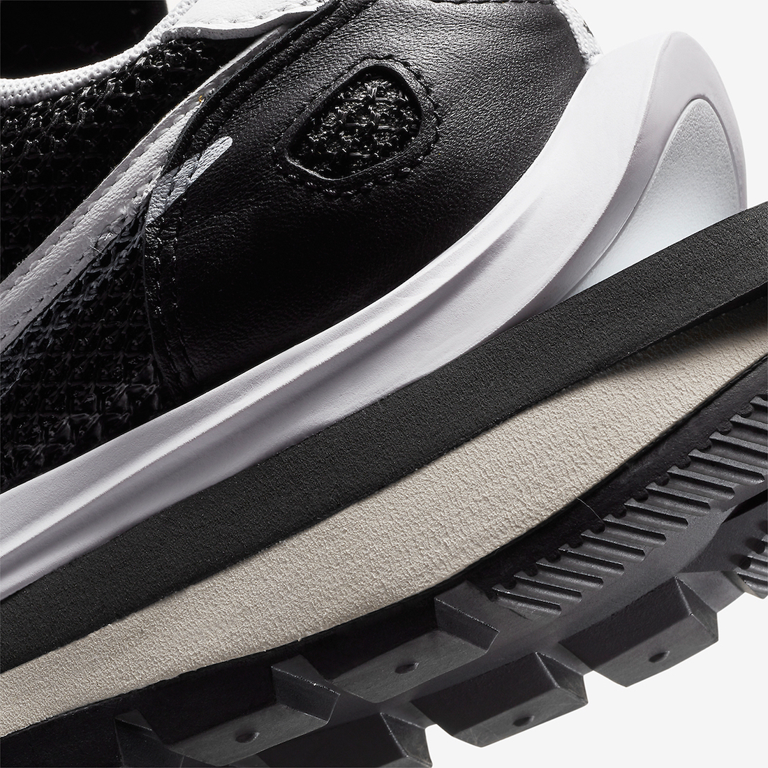 Sacai Nike VaporWaffle Black CV1363-001 Release Date