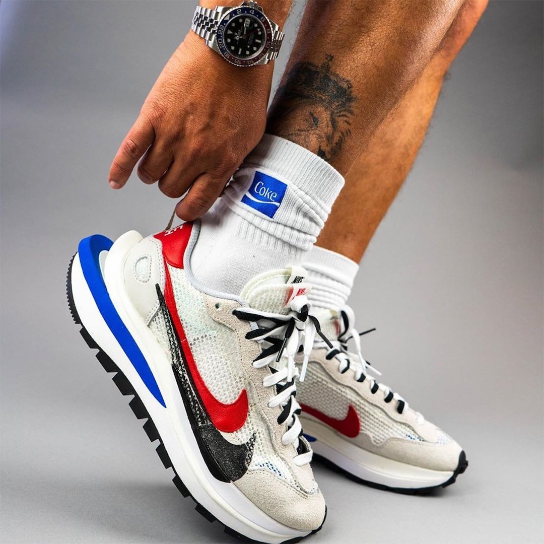 sacai Nike VaporWaffle Royal Fuchsia CV1363-100 Release Date - SBD