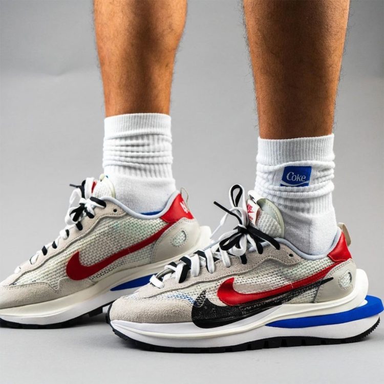 sacai x nike vaporwaffle royal fuchsia
