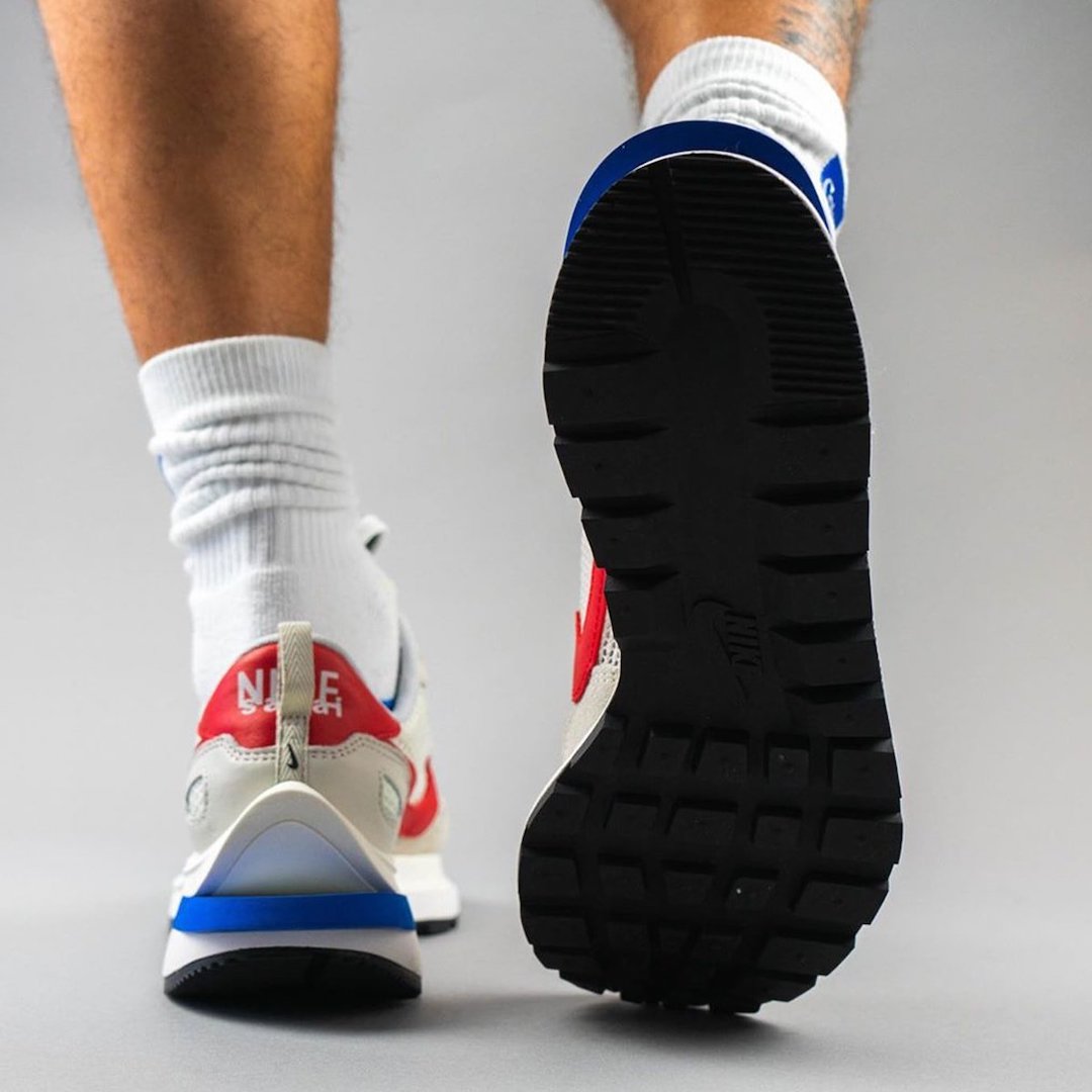 sacai Nike VaporWaffle Sail Light Bone Game Royal Sport Fuchsia CV1363-100 Release Date On-Feet
