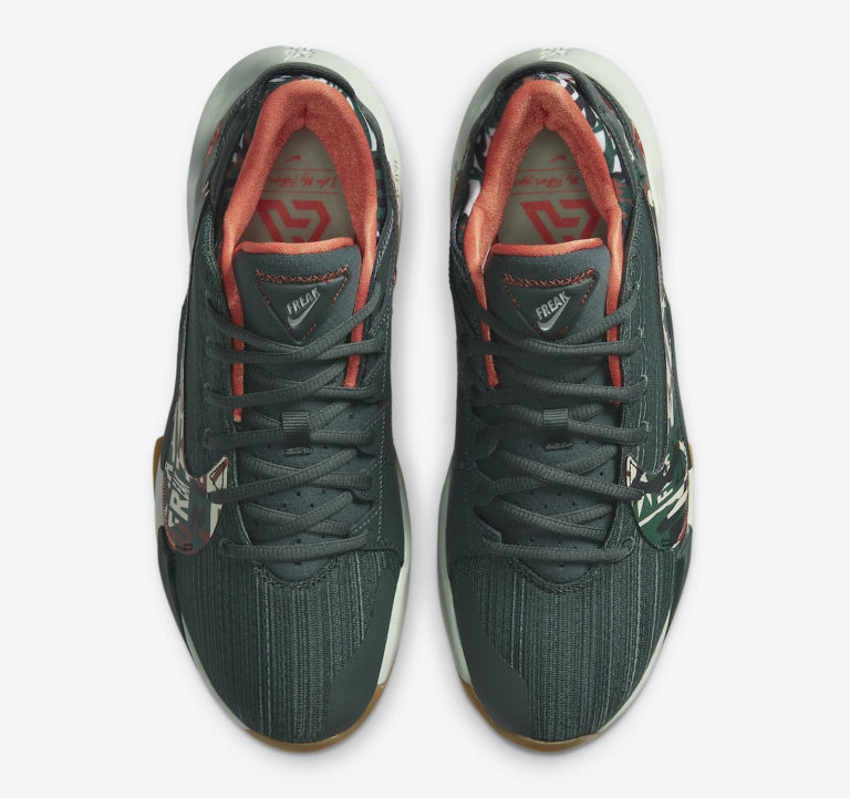 do zoom freak 2 run small