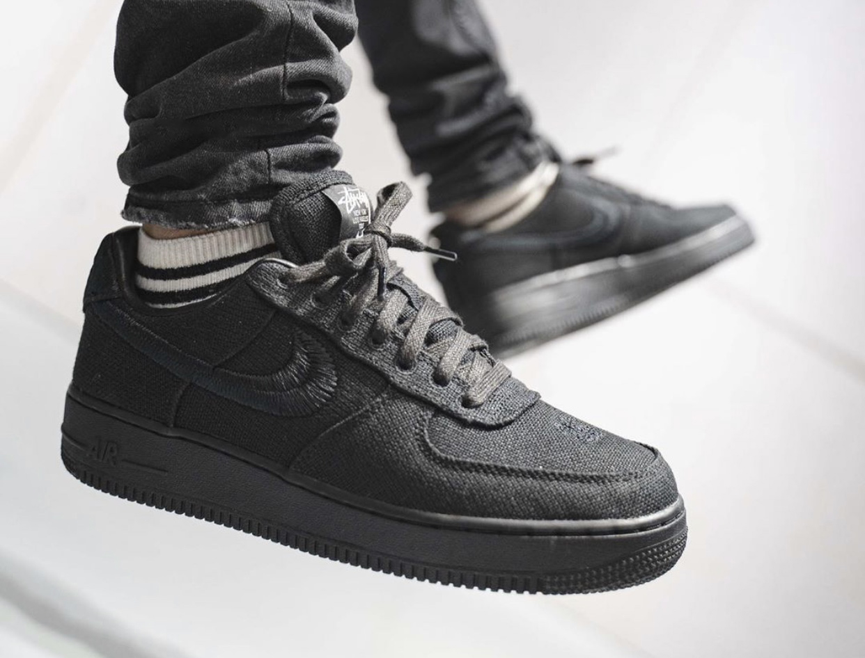 black air force 1 low on feet