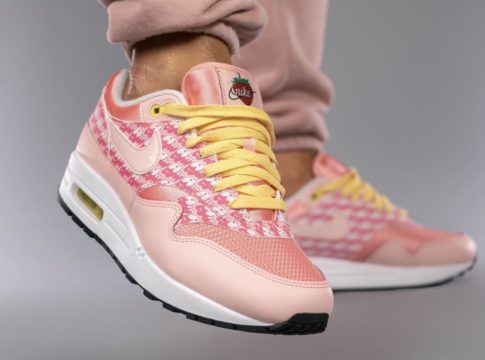 air max strawberry lemonade on feet