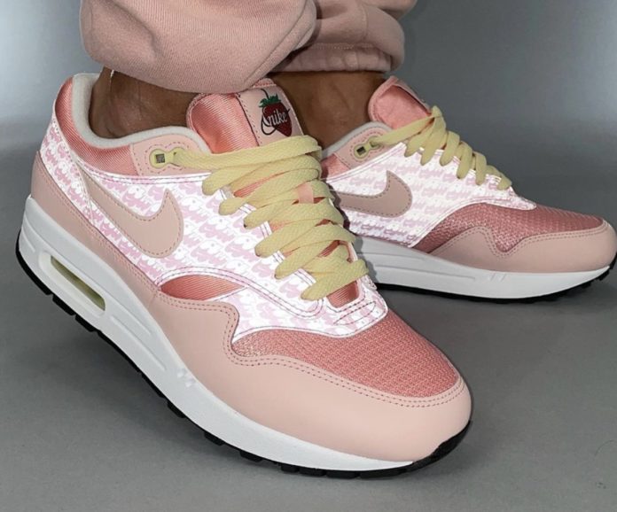 nike am1 strawberry lemonade