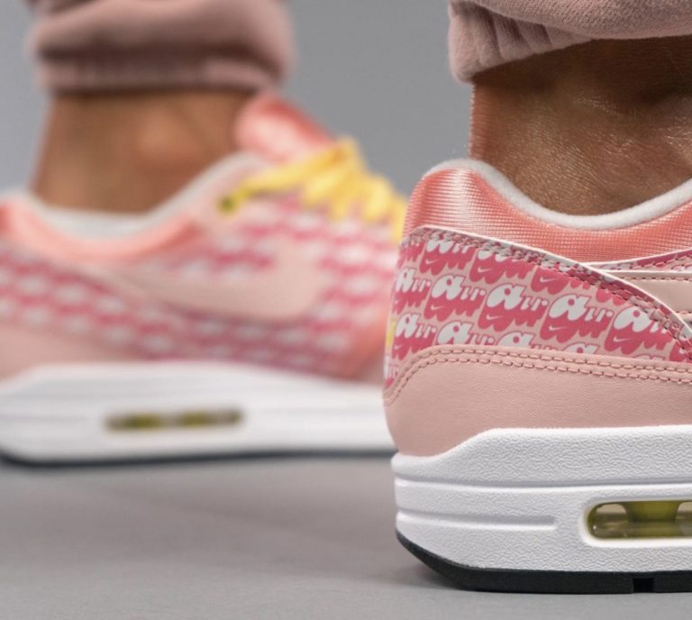 lemonade strawberry nike