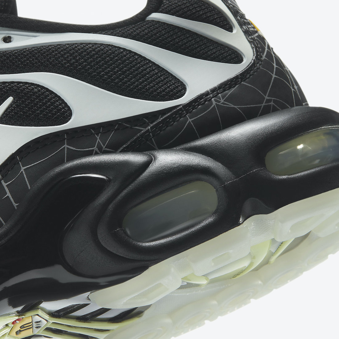 Nike Air Max Plus Spider Web Halloween DD4004-001 Release Date - SBD