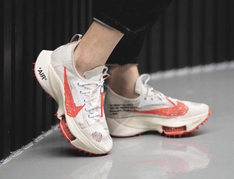 air zoom tempo next off white on feet