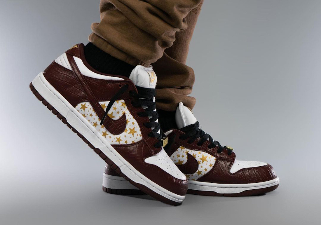 Supreme Nike SB Dunk Low Barkroot Brown Stars DH3228-103 Release Date On-Feet