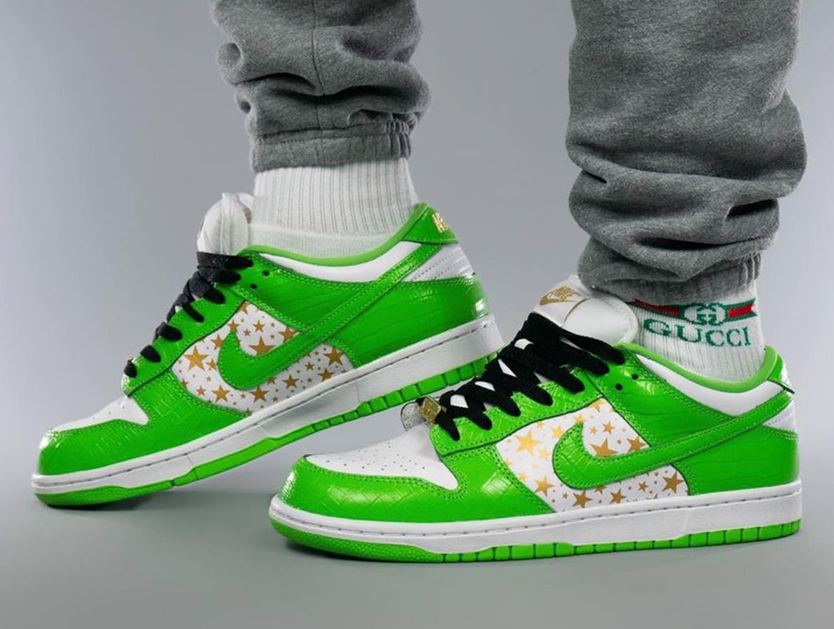 Supreme Nike SB Dunk Low Green Stars DH3228-101 Release Date On-Feet