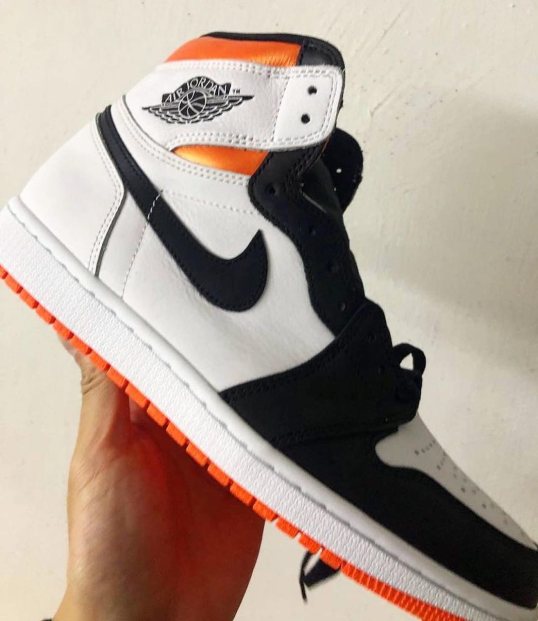jordan1 electro orange