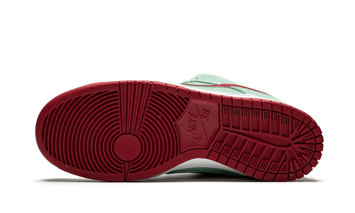 Nike SB Dunk Low Mint Red 304292 360 Release Date 3
