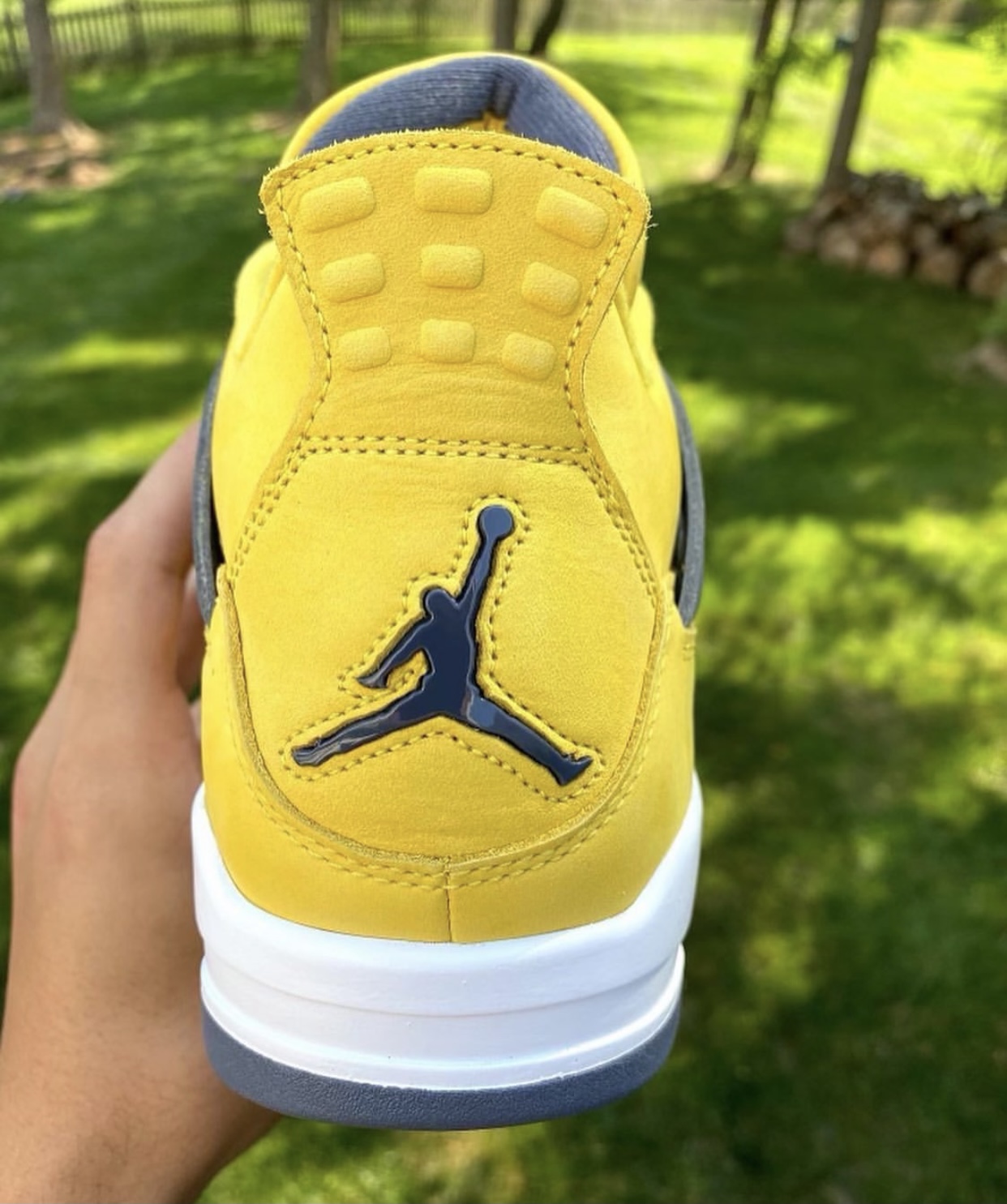 Air jordan hotsell 4 yellow lightning