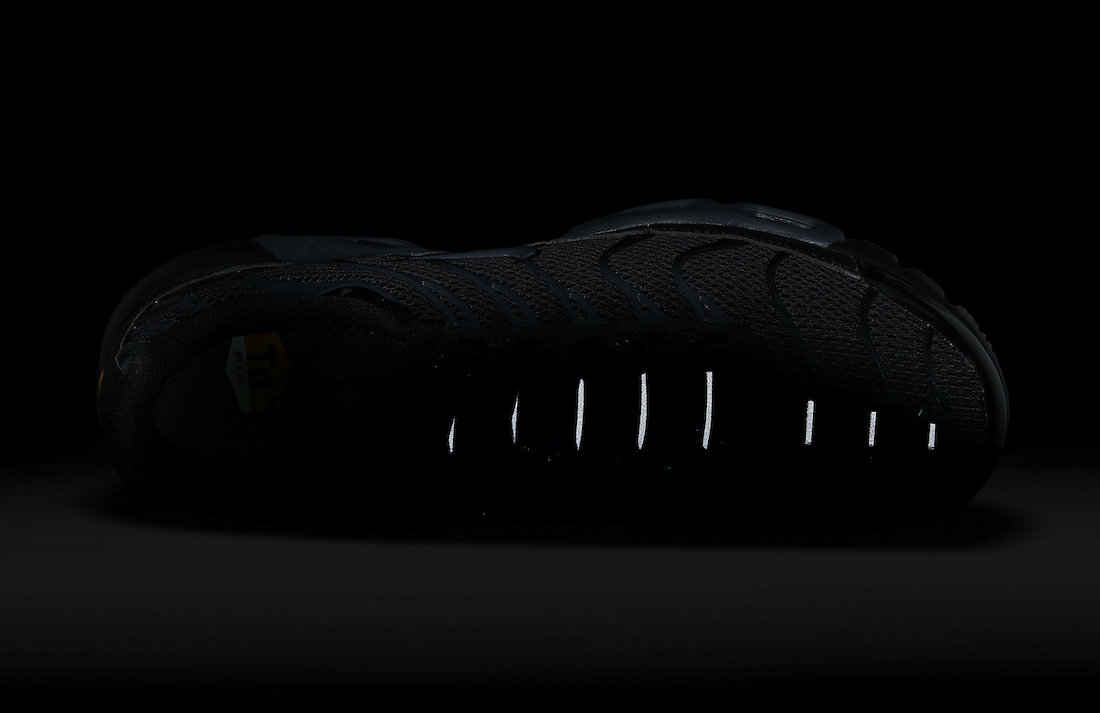 Nike Air Max Plus Triple Black DB0682-001 Release Date