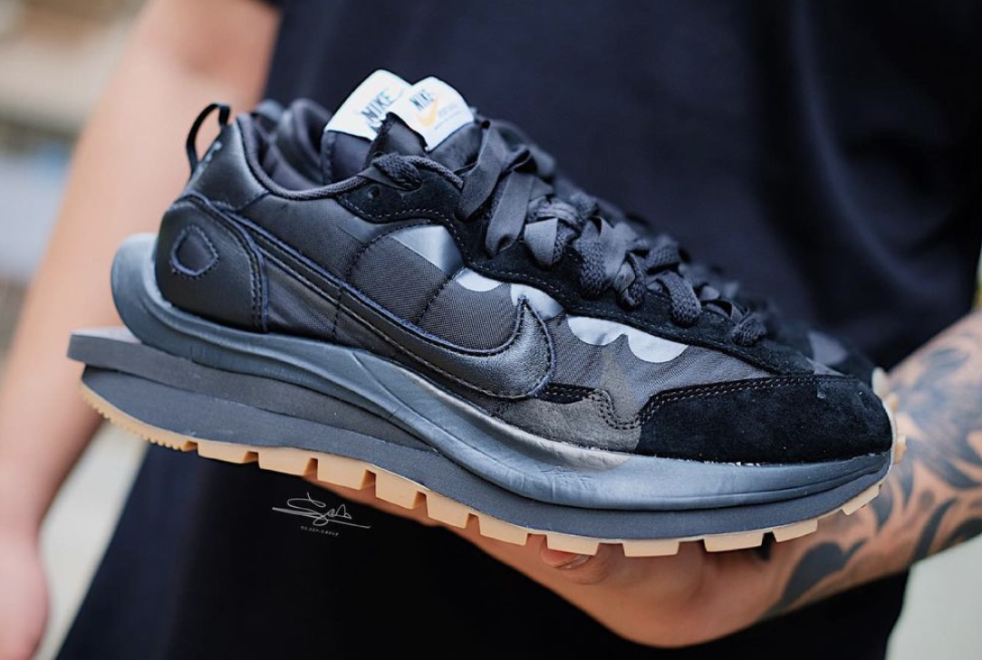 28.0 NIKE x sacai vaporwaffle | angeloawards.com