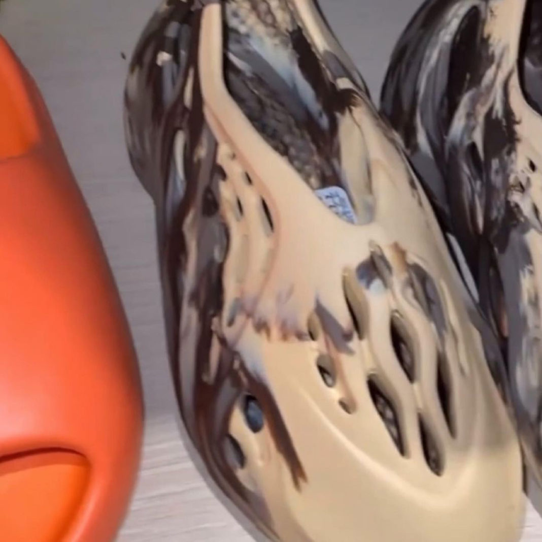 yeezy foam runner clay