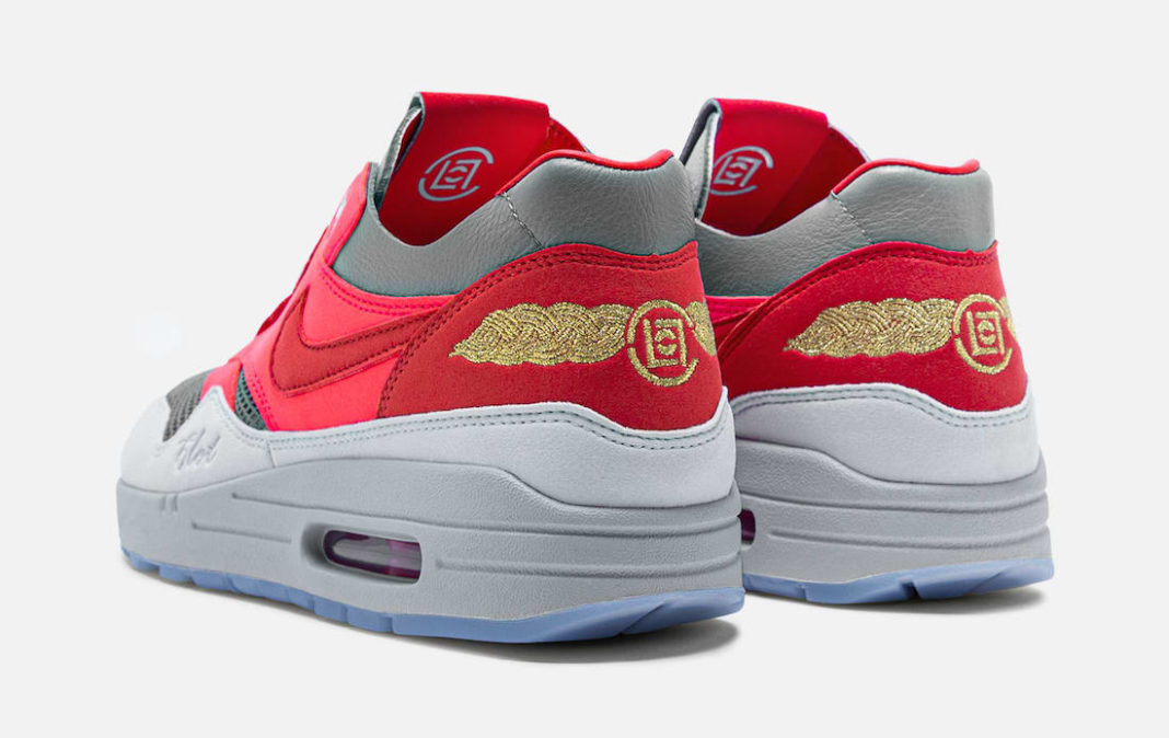 clot air max 1 on foot