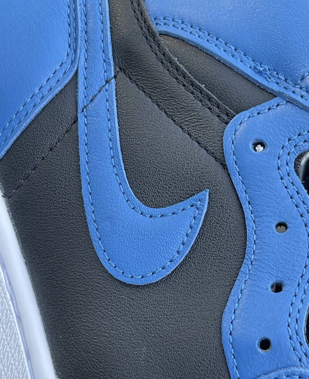 Air Jordan 1 Dark Marina Blue 555088-404 Release Date - SBD