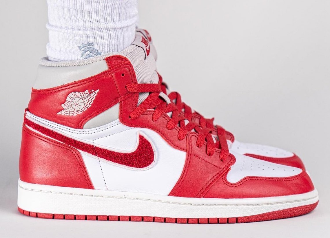air jordan 1 high og varsity red