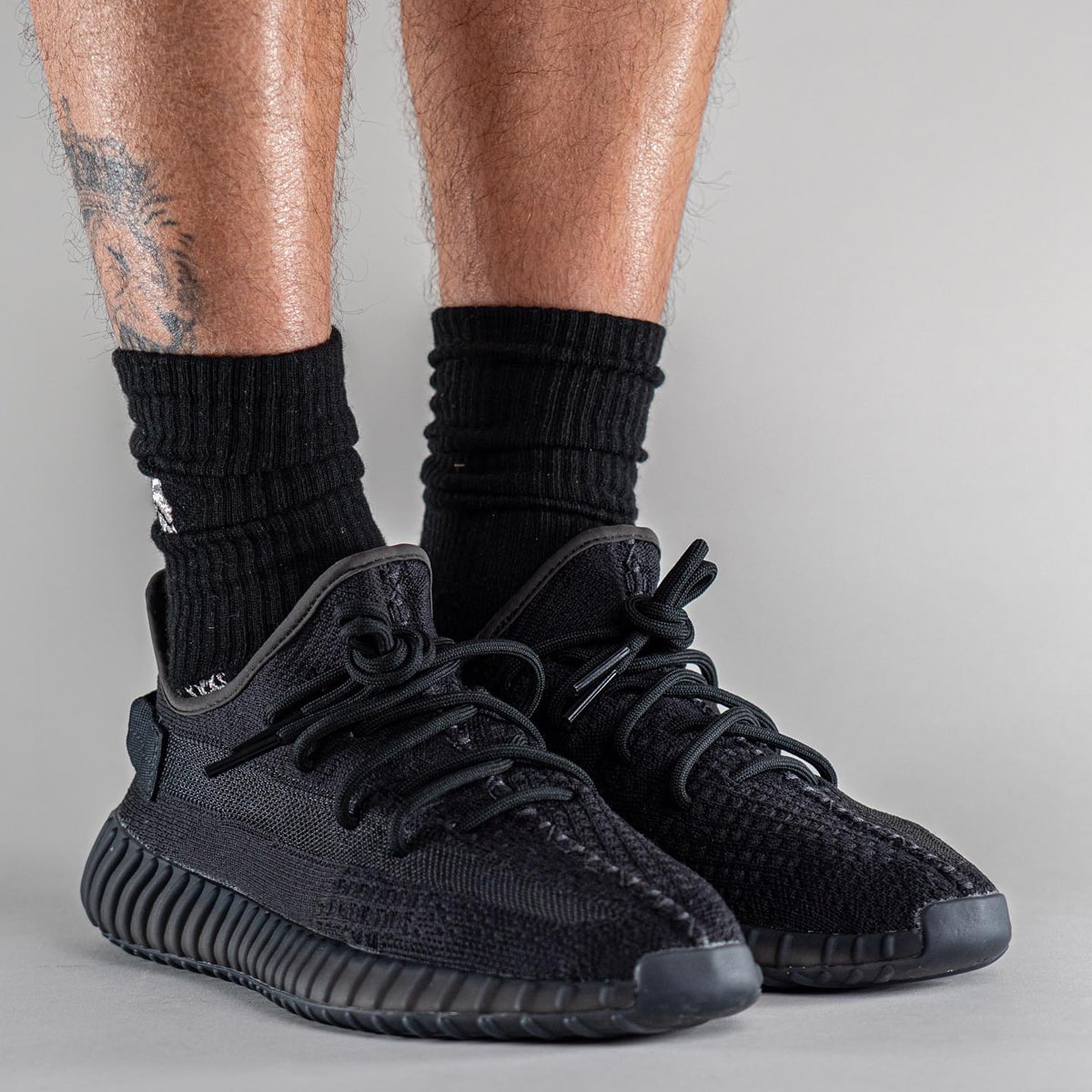 ブーストで adidas YEEZY BOOST 350 V2 ONYX すがカニエ