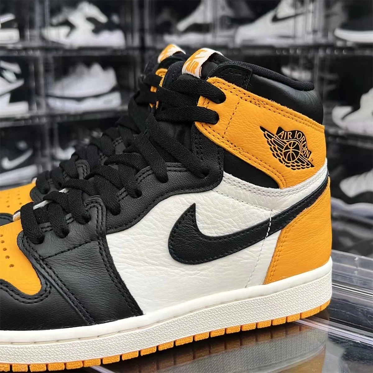 nike air jordan 1 yellow and black