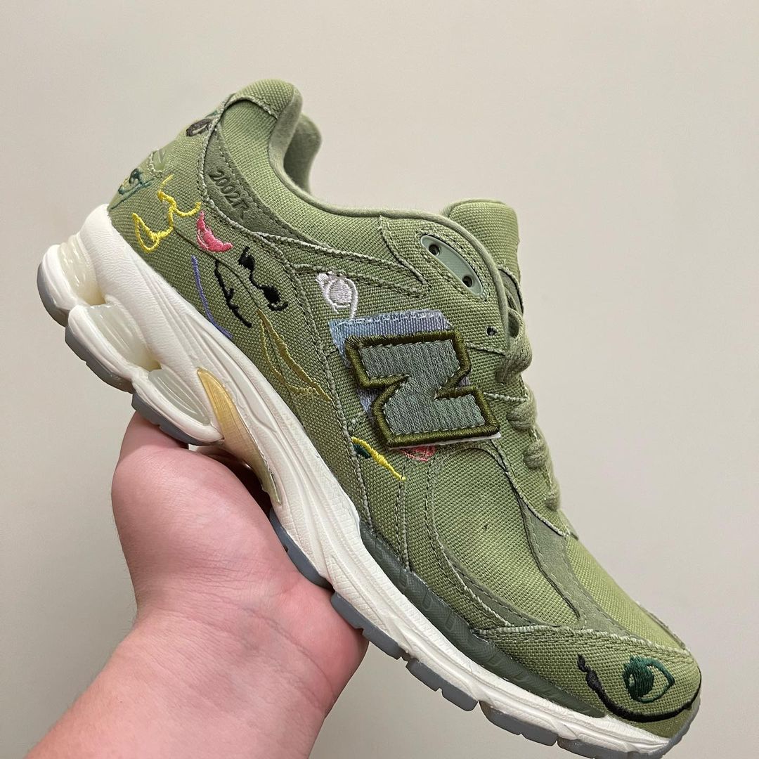 Bryant Giles New Balance 2002R Release Date