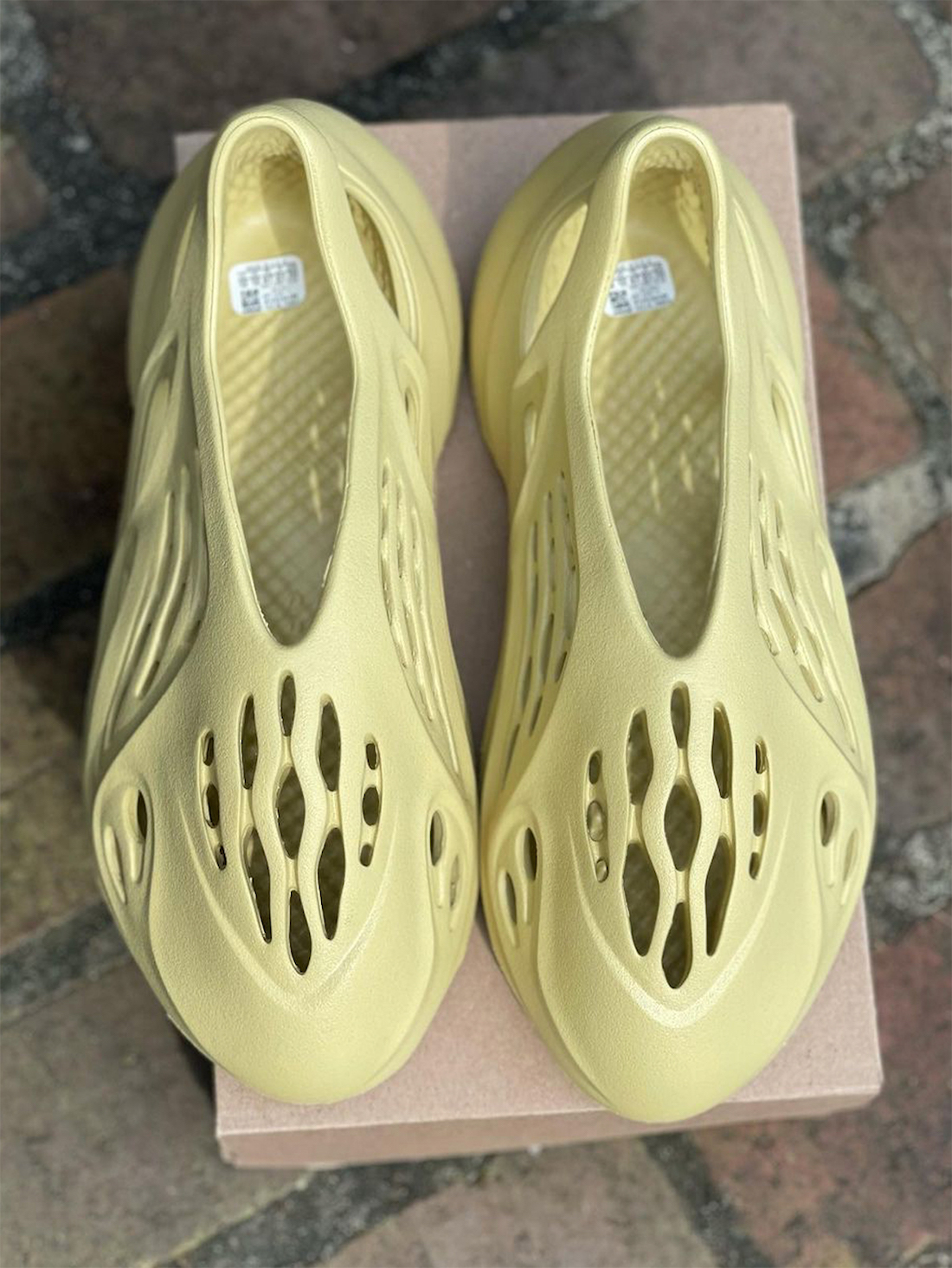 adidas Yeezy Foam Runner Sulphur GV6775 Data di rilascio