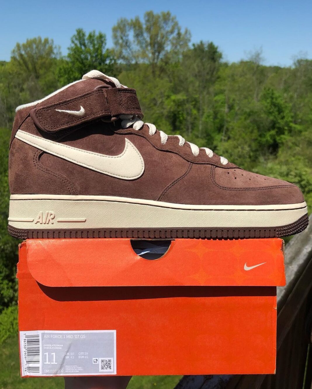 nike air force mid cream