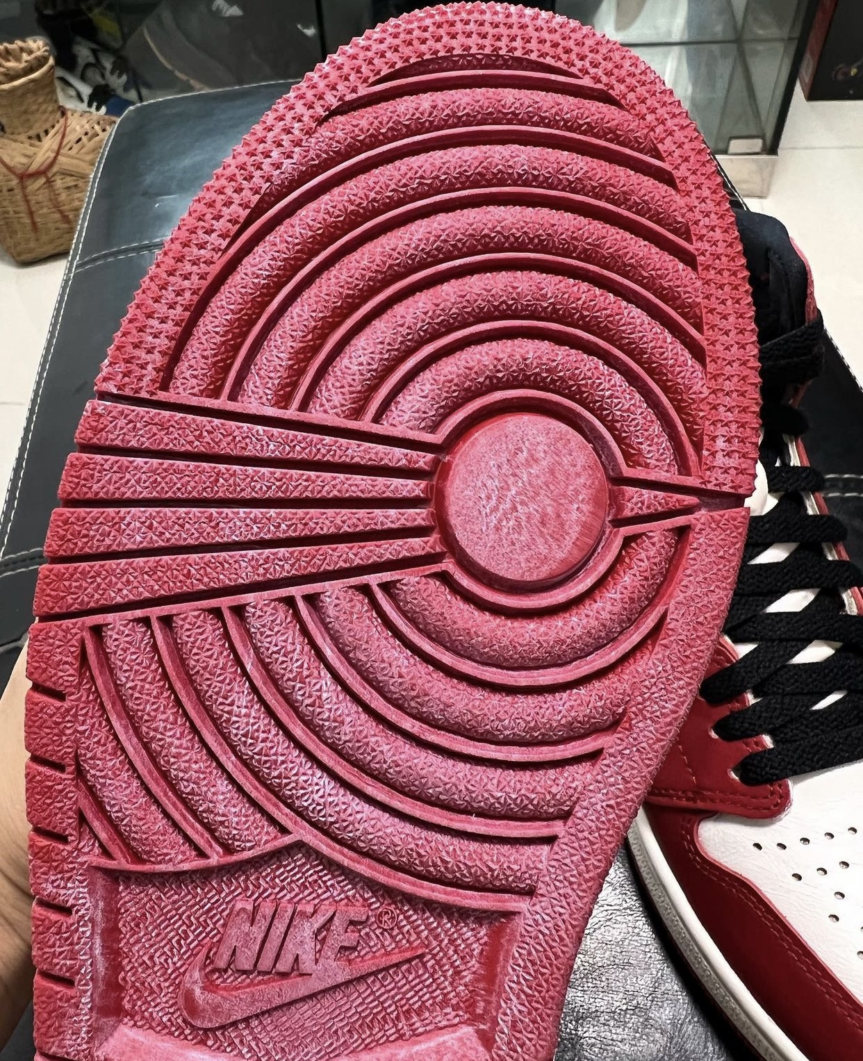 Air Jordan 1 Retro High OG 'Chicago Lost & Found' DZ5485-612