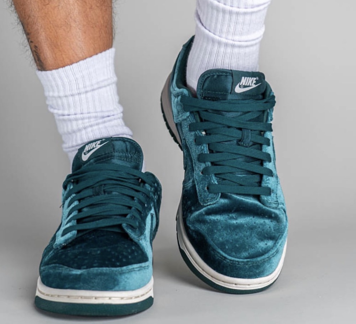 Nike Dunk Low Green Velvet DZ5224-300 Release Date On-Feet