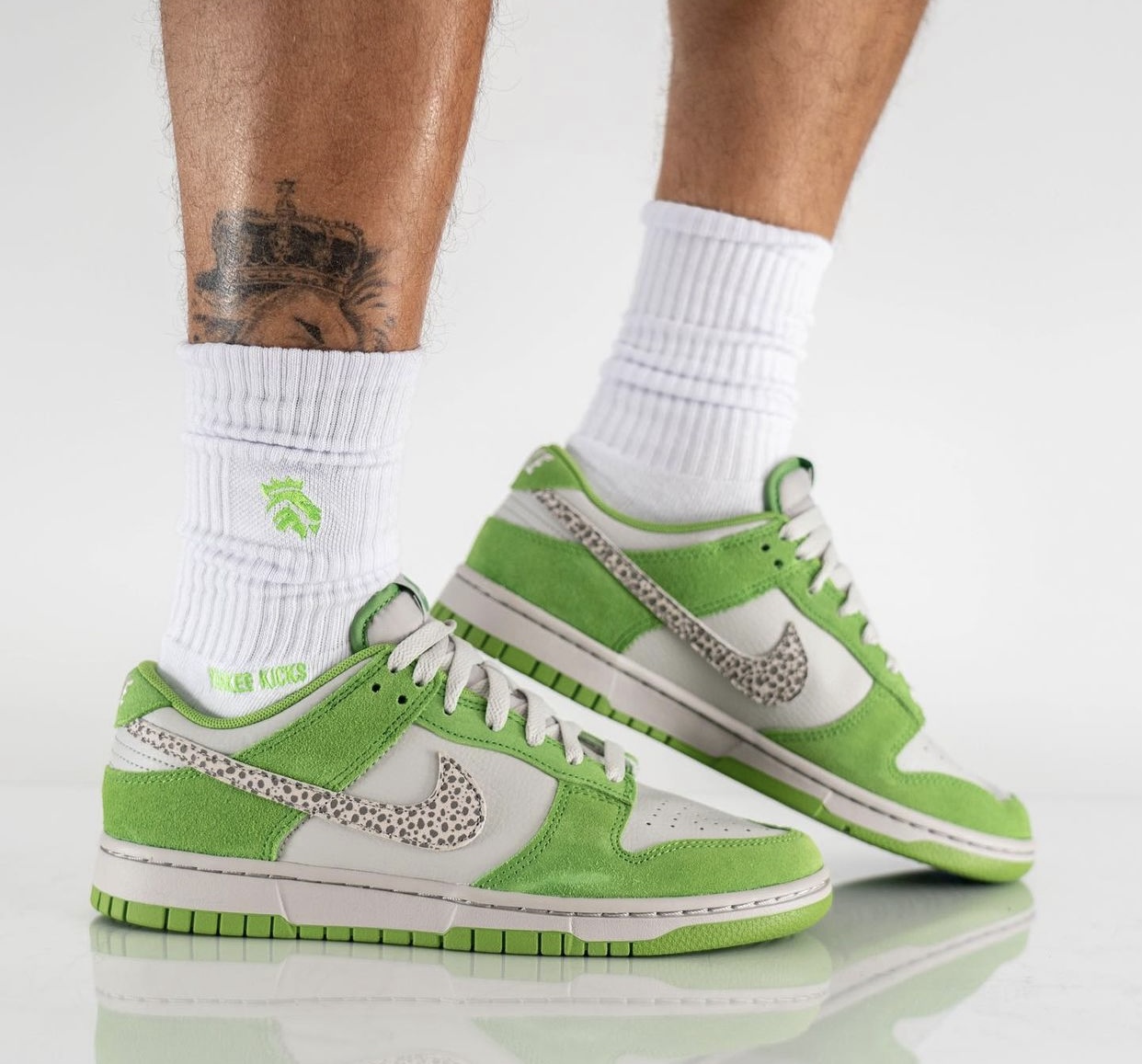 Nike Dunk Low Safari Swoosh Chlorophyll DR0156-300 Release Date On-Feet