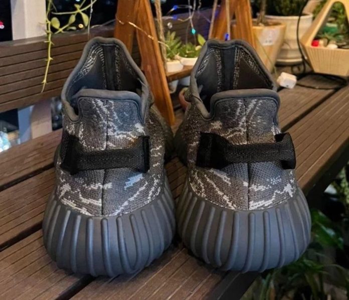 adidas Yeezy Boost 350 V2 Dark Salt ID4811 Release Date SBD