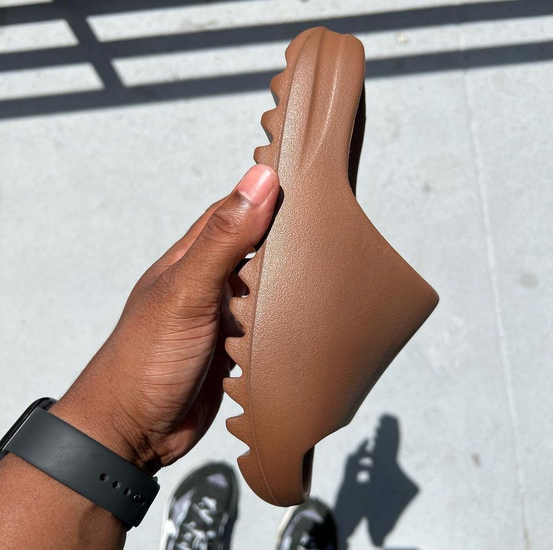 adidas Yeezy Slide Flax FZ5896 Release Date 3